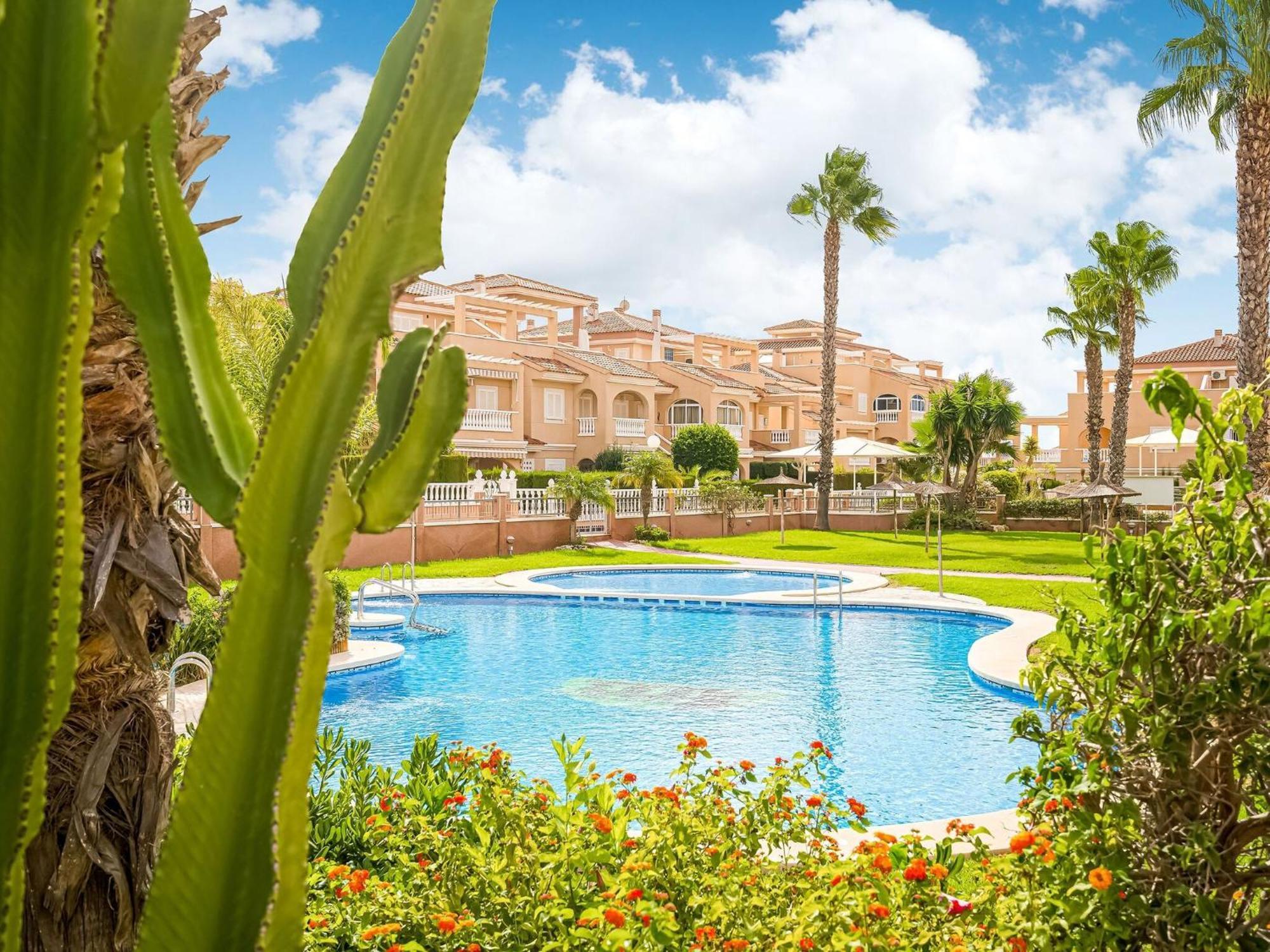 Belvilla By Oyo Lovely Bungalow With Swimming Pool Orihuela Exteriör bild